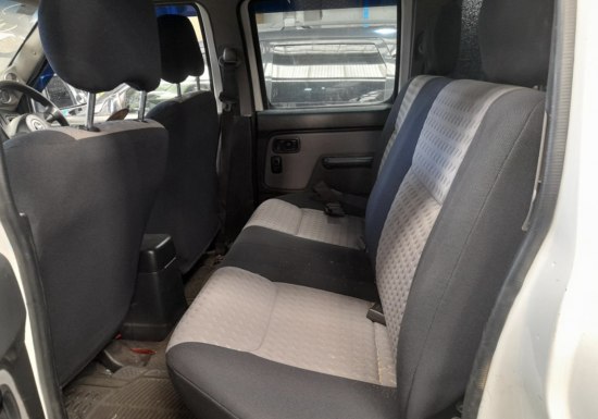Nissan Navara 2012 — интериор